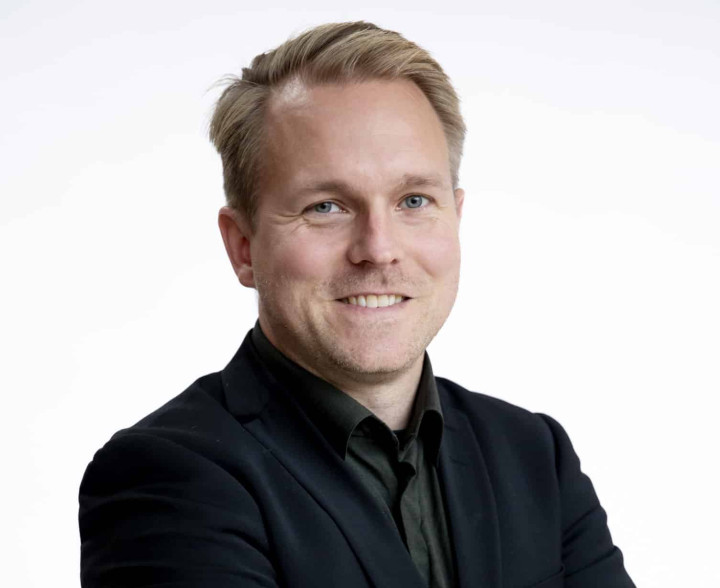 Jag vill skapa ett smartare Sjöbo där vi prioriterar skolan, underlättar för företagande och värnar vår fantastiska natur för framtiden. Genom teknisk expertis och liberala värderingar arbetar jag för en effektiv kommun fylld av framtidstro.